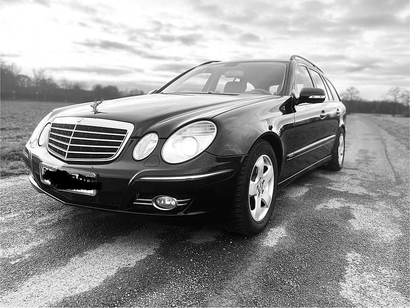 Schwarz Gebraucht 2006 Mercedes E320 Avantgarde Kombi | 4.999 € (Etwas zu teuer) - Bild 1/4