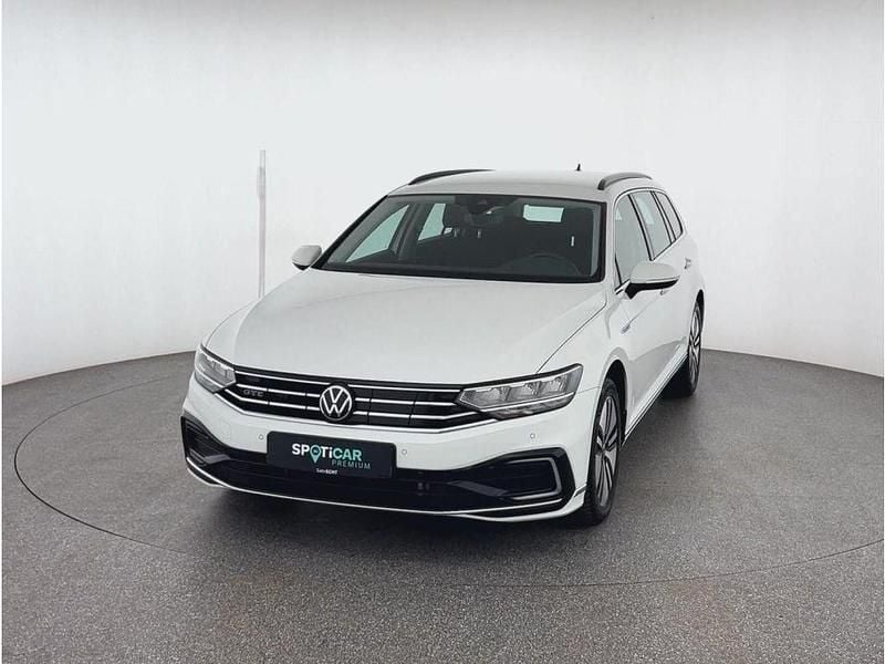 Weiß Gebraucht 2021 VW Passat GTE Kombi | 24.470 € (Guter Preis) - Bild 1/4