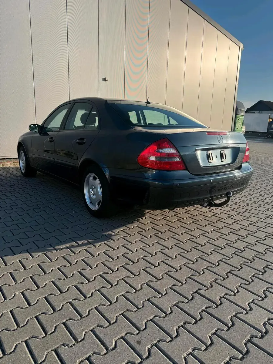 Gebraucht Mercedes E240 177 PS (130 kW) 2003 Schwarz Limousine