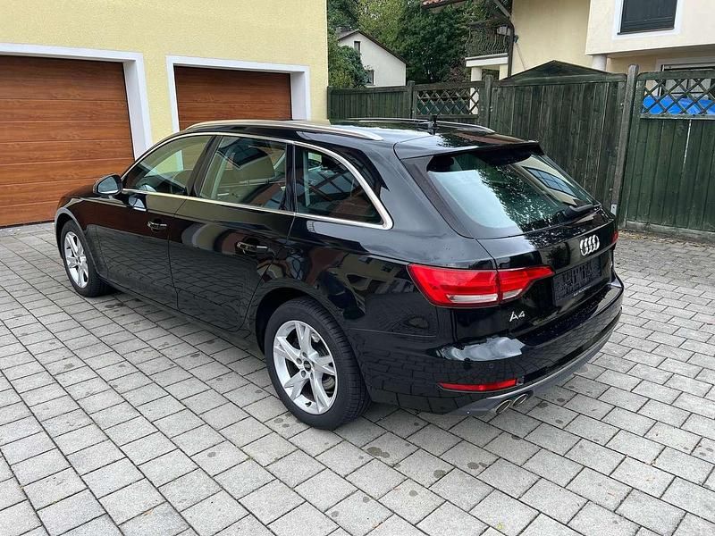 Gebraucht Audi A4 190 PS (139 kW) 2017 Mythosschwarz metallic Kombi