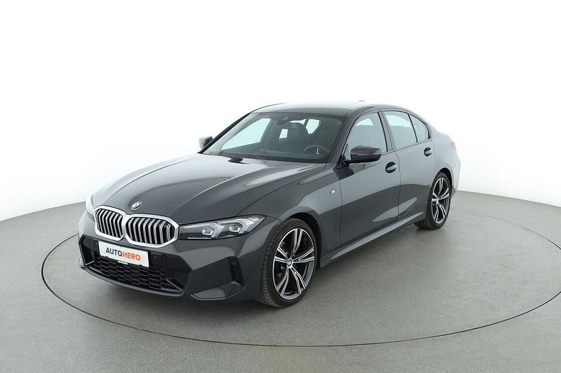 Grau Gebraucht 2025 BMW 318 M Sport Limousine | 36.790 € (Guter Preis) - Bild 1/3