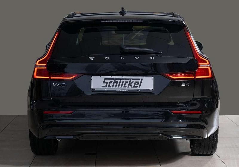 Gebraucht Volvo V60 Plus 197 PS (144 kW) 2024 Onyx black Kombi