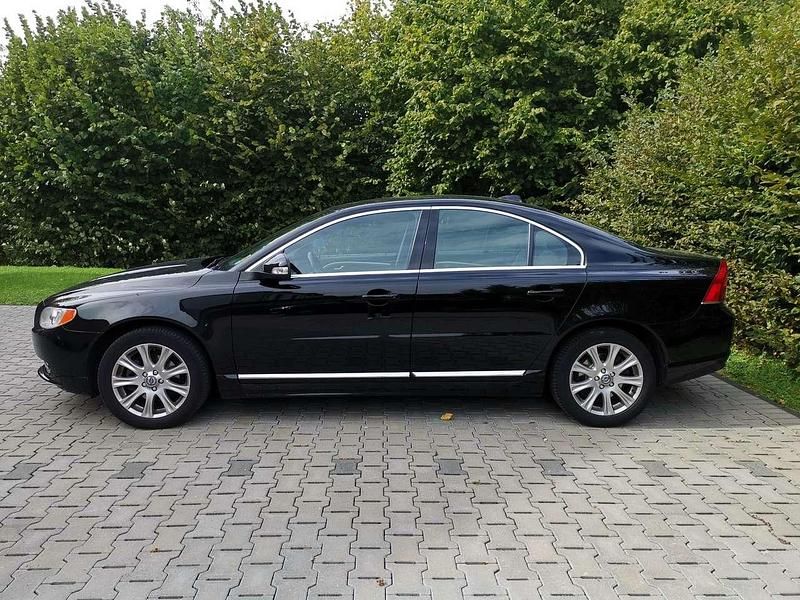 Schwarz Gebraucht 2011 Volvo S80 Momentum Limousine | 8.700 € (Fairer Preis) - Bild 1/4