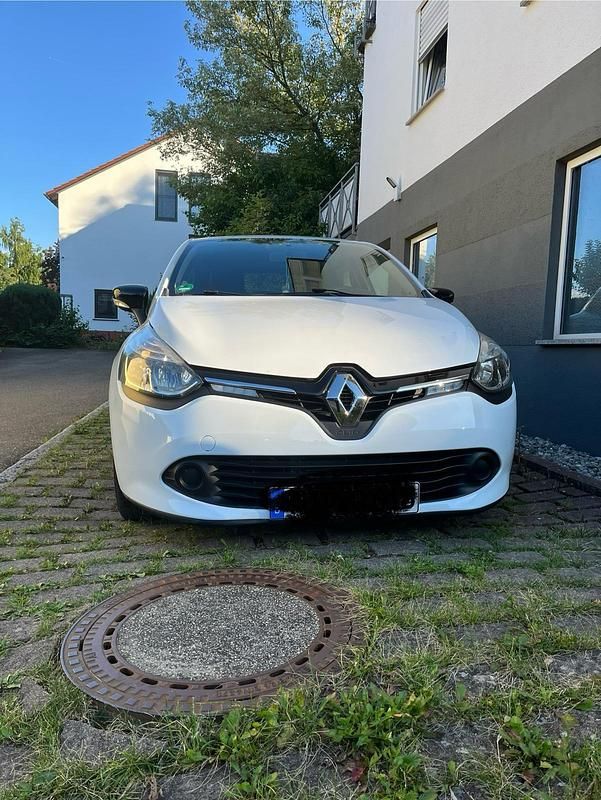 Weiß Gebraucht 2016 Renault Clio IV Kleinwagen | 7.500 € - Bild 1/4