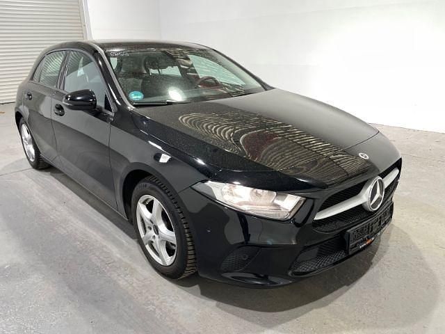 Gebraucht Mercedes A180 116 PS (85 kW) 2022 Schwarz Limousine
