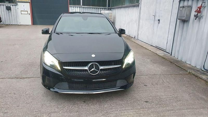 Gebraucht Mercedes A200 136 PS (100 kW) 2016 Schwarz Limousine
