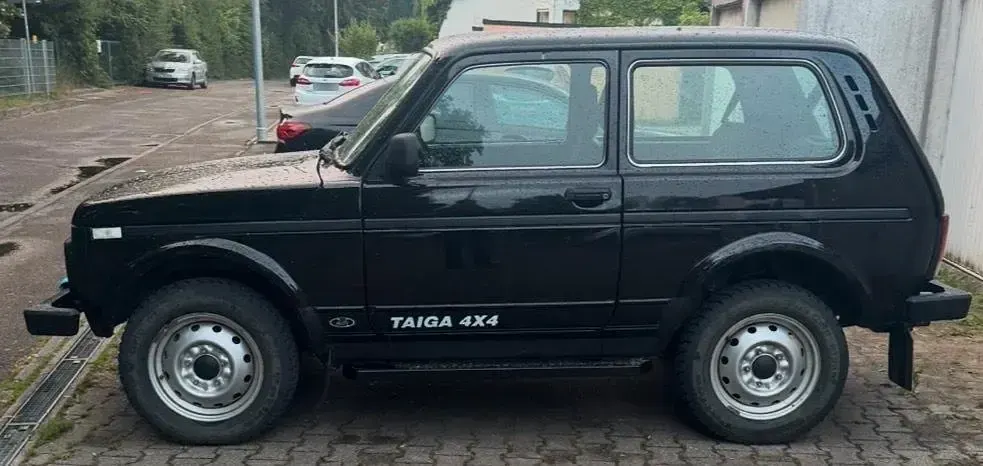 Gebraucht Lada Taiga 83 PS (61 kW) 2017 Schwarz SUV