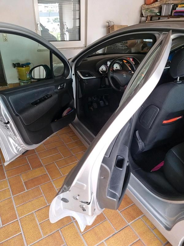 Gebraucht Peugeot 207 90 PS (66 kW) 2007 Silber Limousine