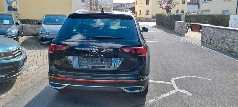 Gebraucht VW Tiguan Elegance 190 PS (139 kW) 2022 Deep black perleffekt SUV
