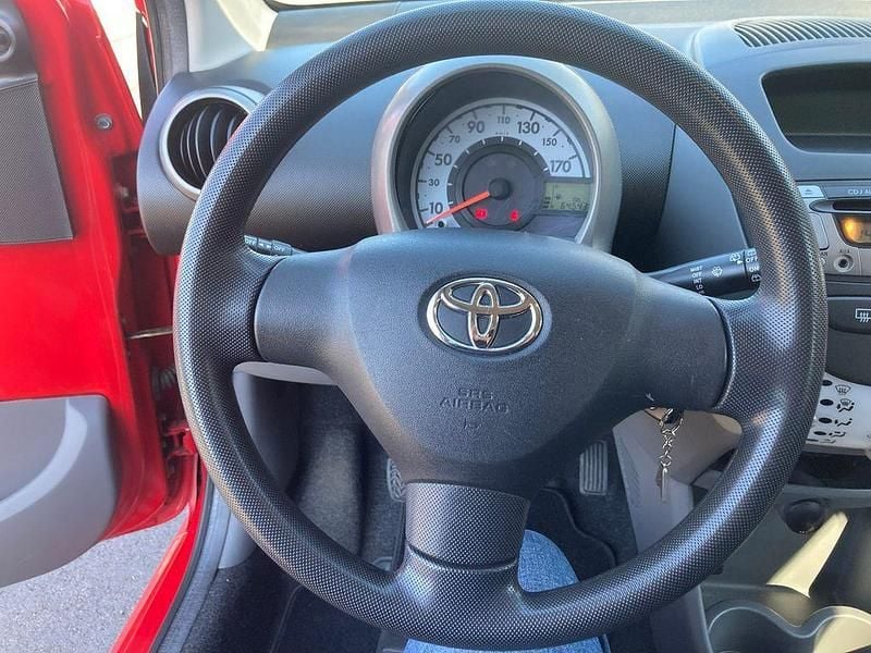 Gebraucht Toyota Aygo Cool 68 PS (50 kW) 2011 Rot Kleinwagen