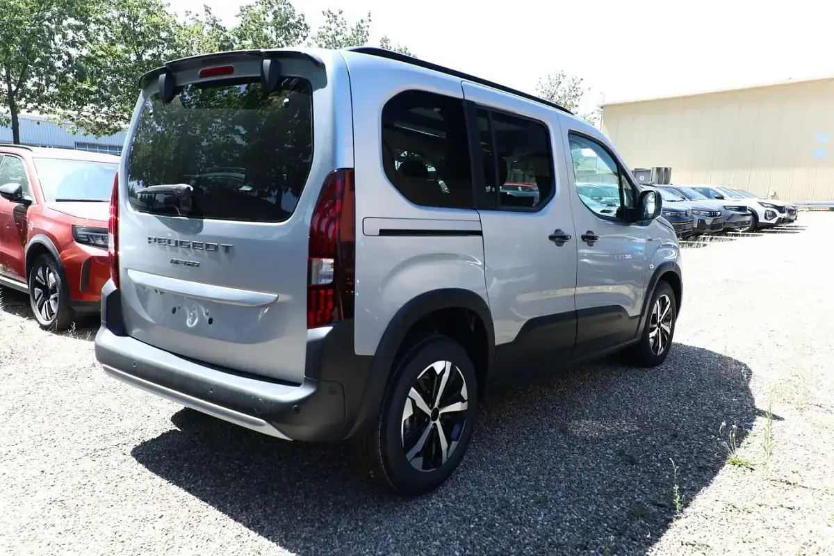 Neu Peugeot Rifter GT 131 PS (96 kW) 2025 Artense grau metallic Van / Kleinbus