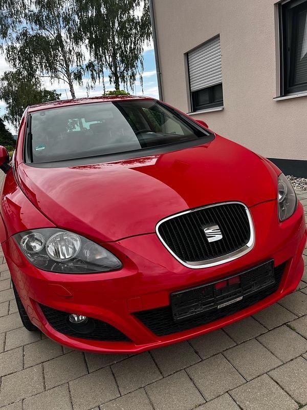 Rot Gebraucht 2011 Seat Leon Limousine | 3.500 € (Guter Preis) - Bild 1/4