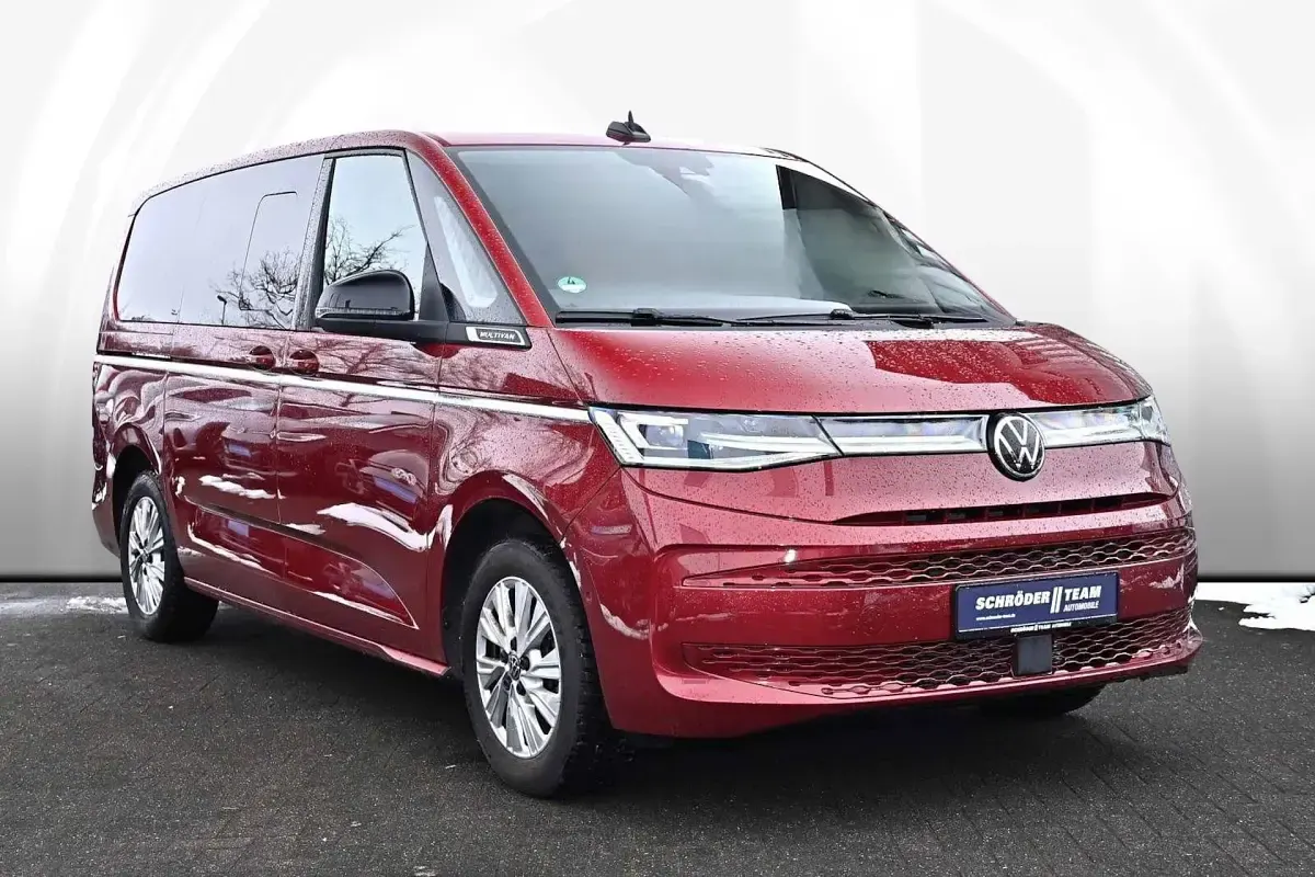 Begagnad VW Multivan Style 150 HK (110 kW) 2024 Röd Minibuss