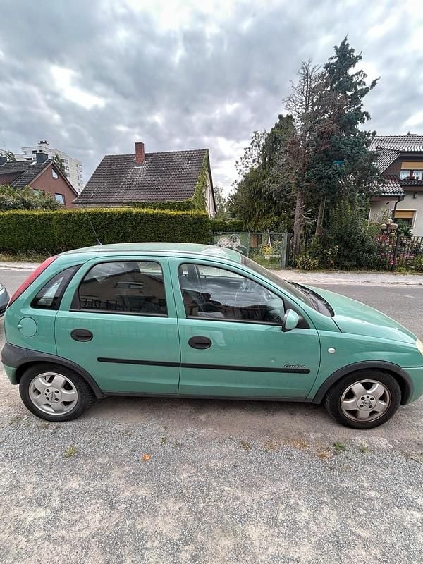 Grün Gebraucht 2001 Opel Corsa Kleinwagen | 700 € - Bild 1/4