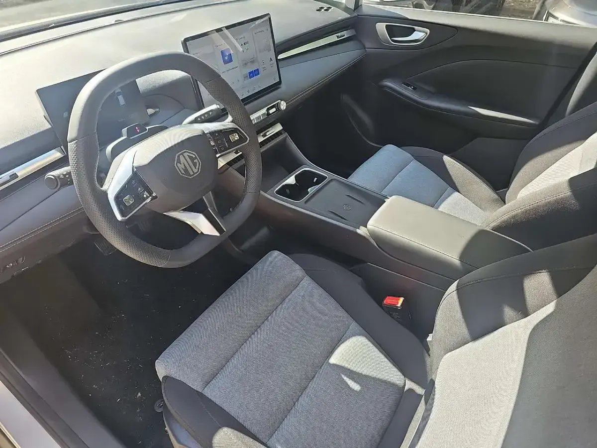 Gebraucht MG MG4 EV Comfort 117 kW (160 PS) 2026 Silber Kleinwagen