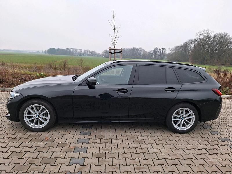 Gebraucht BMW 318 Shadowline 156 PS (114 kW) 2024 Black sapphire metallic Kombi