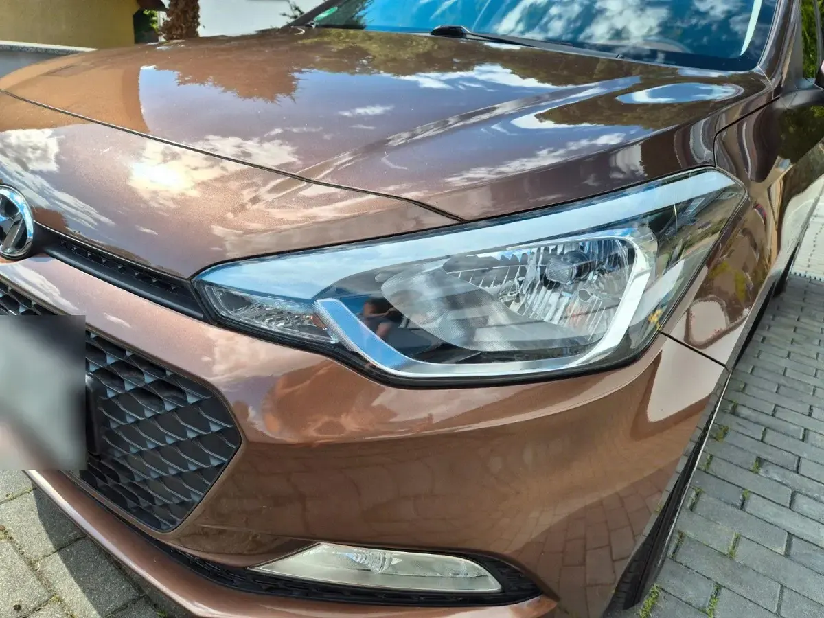 Gebraucht Hyundai i20 84 PS (61 kW) 2015 Braun Kleinwagen