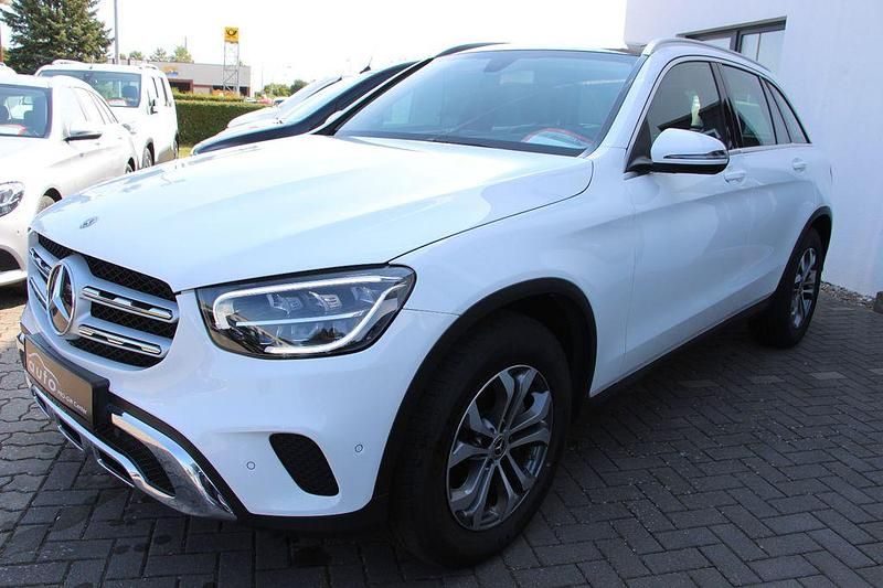 Weiß Gebraucht 2020 Mercedes GLC220 SUV | 43.990 € - Bild 1/4