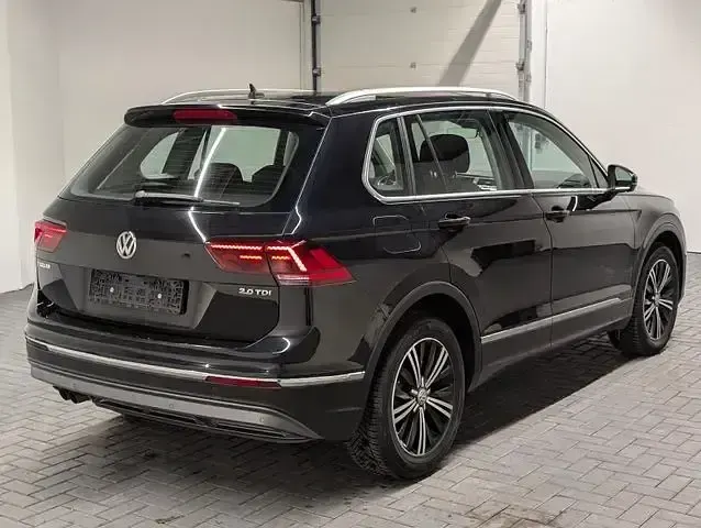 Gebraucht VW Tiguan Highline 150 PS (110 kW) 2017 Tiefschwarzmet. SUV