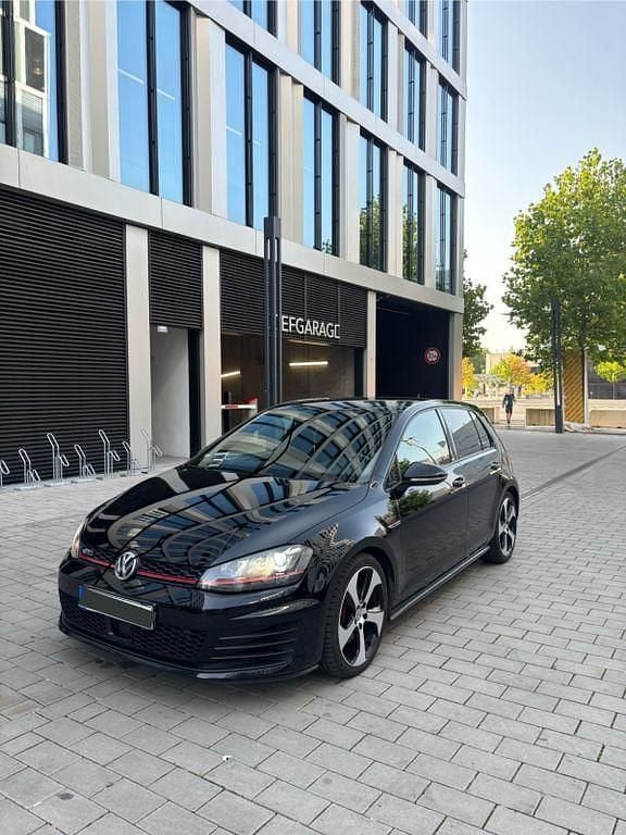 Schwarz Gebraucht 2015 VW Golf VII GTI Limousine | 14.300 € (Guter Preis) - Bild 1/4