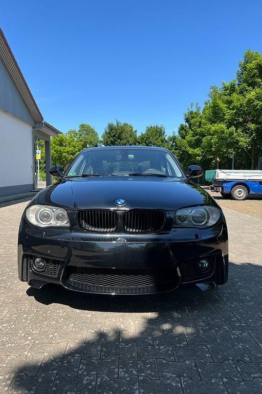 Schwarz Gebraucht 2010 BMW 120 Sport Line Kleinwagen | 4.500 € (Guter Preis) - Bild 1/4