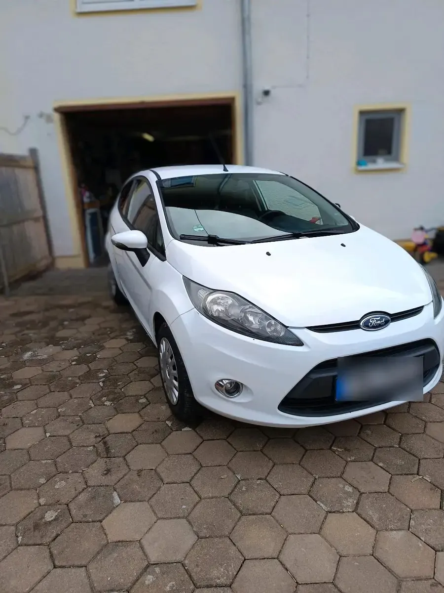 Gebraucht Ford Fiesta 62 PS (45 kW) 2011 Weiß Limousine