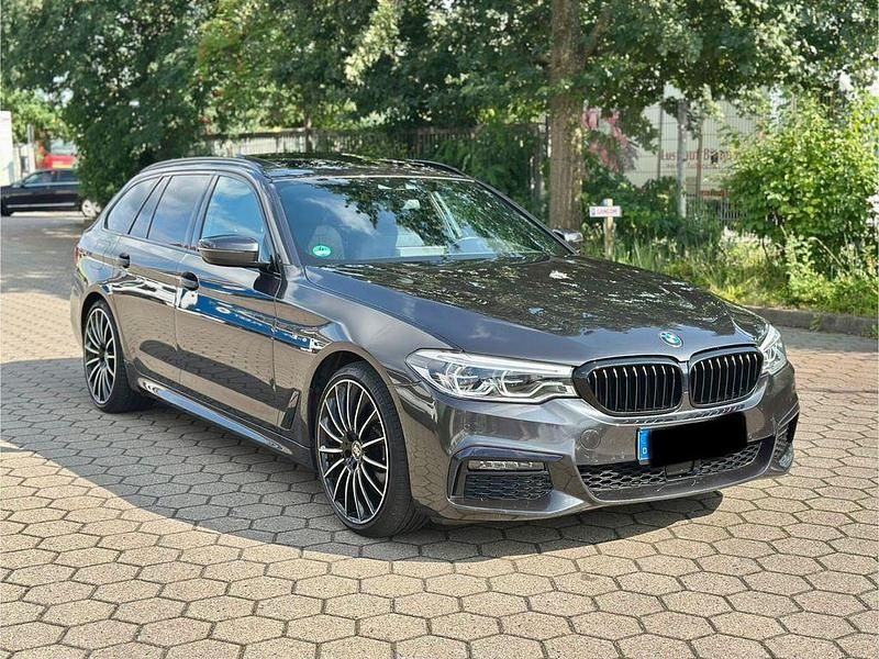 Grau Gebraucht 2020 BMW 540 M Sport Kombi | 43.435 € - Bild 1/4