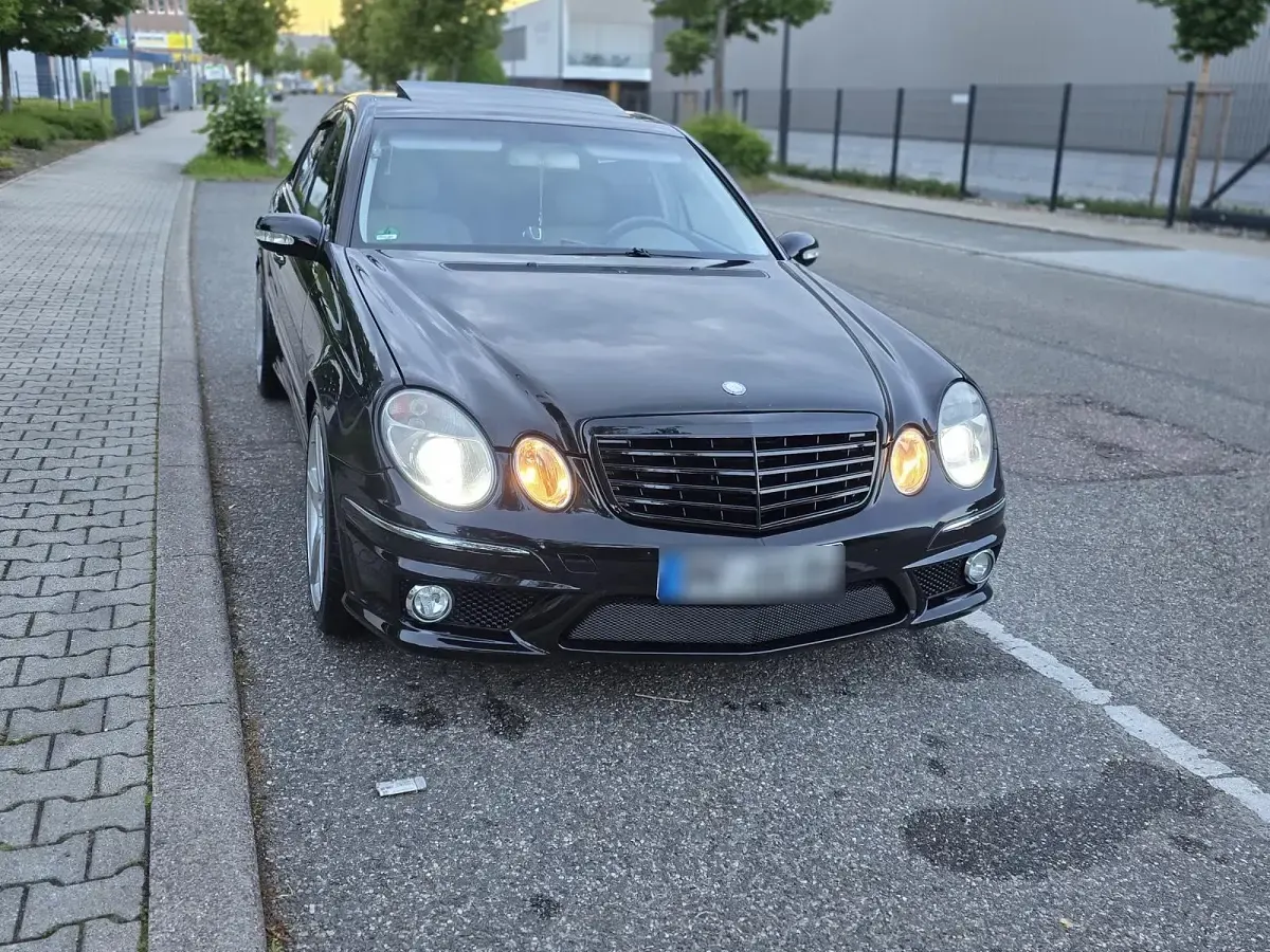 Gebraucht Mercedes E320 AMG 222 PS (163 kW) 2004 Schwarz Limousine