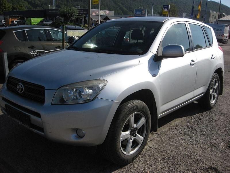 Silver metallic (metallic) Gebraucht 2006 Toyota RAV4 Sol SUV | 4.990 € (Guter Preis) - Bild 1/4