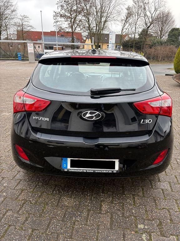 Gebraucht Hyundai i30 Edition 110 PS (80 kW) 2014 Schwarz Limousine