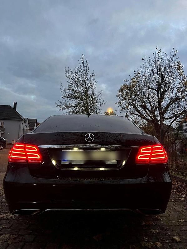 Schwarz Gebraucht 2013 Mercedes E250 Avantgarde Limousine | 17.500 € (Guter Preis) - Bild 1/4