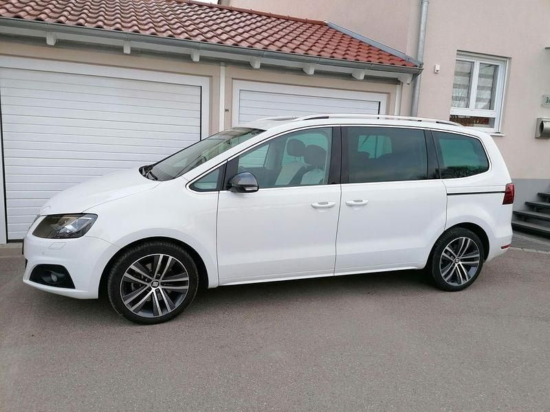 Weiß Gebraucht 2022 Seat Alhambra FR-Line Van / Kleinbus | 35.290 € (Etwas zu teuer) - Bild 1/4