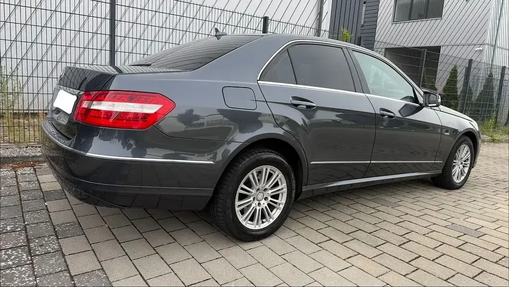 Gebraucht Mercedes E200 184 PS (135 kW) 2009 Grau Limousine