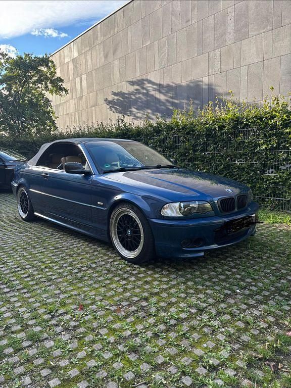 Blau Gebraucht 2001 BMW 325 Cabriolet Performance Cabrio | 6.000 € - Bild 1/4