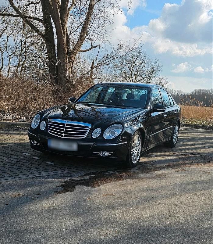 Gebraucht Mercedes E320 Avantgarde 190 PS (139 kW) 2007 Schwarz Limousine
