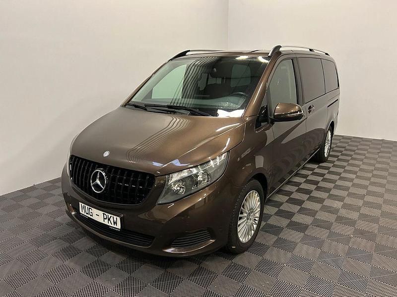 Dolomitbraun Gebraucht 2016 Mercedes V220 Edition Van / Kleinbus | 34.490 € (Fairer Preis) - Bild 1/4
