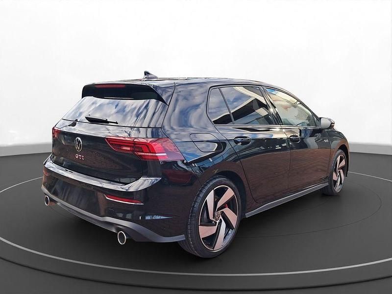 Neu VW Golf VIII GTI 265 PS (194 kW) 2026 Grenadillschwarz metallic Limousine