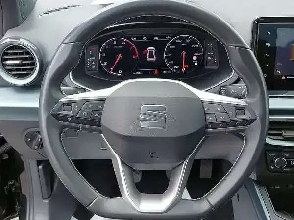 Gebraucht Seat Arona Xperience 110 PS (80 kW) 2023 Mitternachtsschwarz SUV
