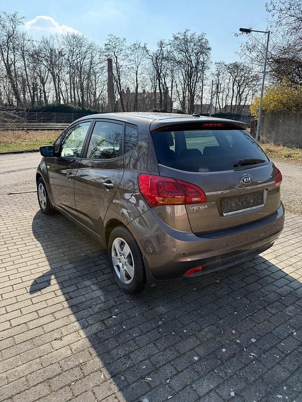 Gebraucht Kia Venga 125 PS (91 kW) 2018 Braun Kleinwagen