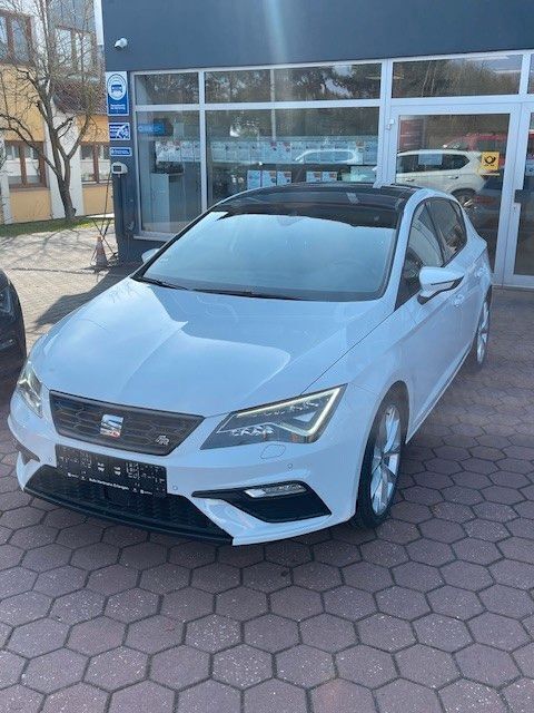 Weiß Gebraucht 2017 Seat Leon FR Limousine | 16.990 € (Fairer Preis) - Bild 1/4
