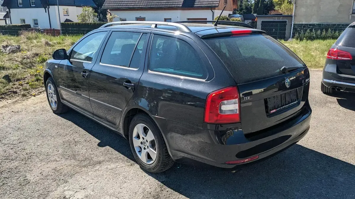 Gebraucht Skoda Octavia 105 PS (77 kW) 2012 Schwarz Kombi