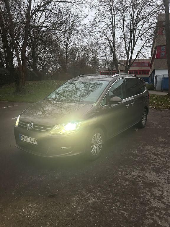 Braun Gebraucht 2011 VW Sharan Comfortline Van / Kleinbus | 9.990 € (Fairer Preis) - Bild 1/4