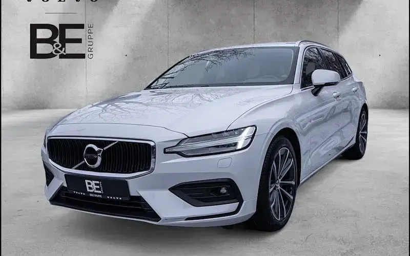 Gebraucht Volvo V60 Momentum 190 PS (139 kW) 2020 Weiss / crystal weiss (metallic) Kombi