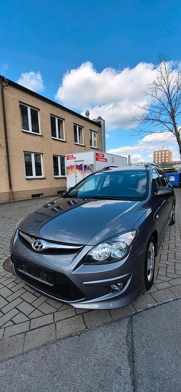 Gebraucht Hyundai i30 110 PS (80 kW) 2012 Grau Kombi