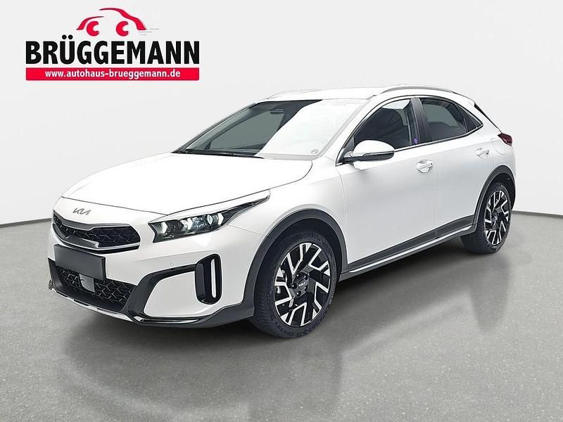 Deluxeweiss metallic Neu 2025 Kia XCeed Spirit SUV | 28.990 € (Fairer Preis) - Bild 1/4