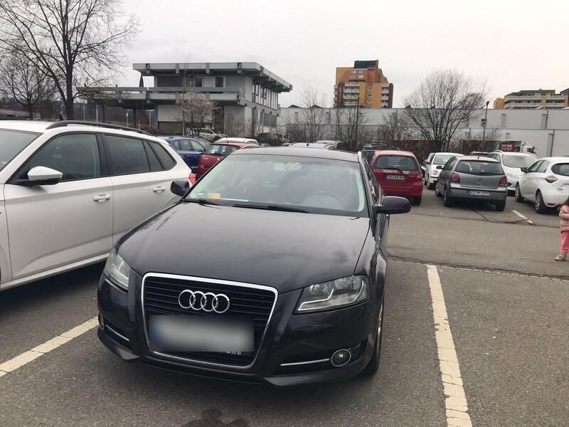 Schwarz Gebraucht 2011 Audi A3 Sportback Ambition Kombi | 8.000 € (Teuer) - Bild 1/4