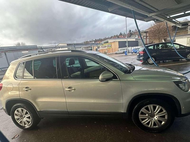 Gebraucht VW Tiguan Style 140 PS (102 kW) 2012 Grau SUV