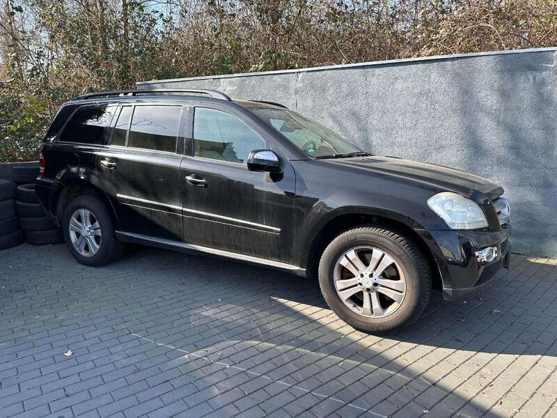 Schwarz Gebraucht 2008 Mercedes GL320 SUV | 4.500 € - Bild 1/4