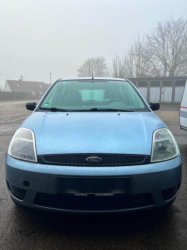 Blau Gebraucht 2005 Ford Fiesta Trend Limousine | 1.000 € (Superpreis) - Bild 1/4