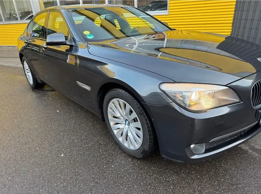 Gebraucht BMW 740 306 PS (225 kW) 2010 Grau Limousine